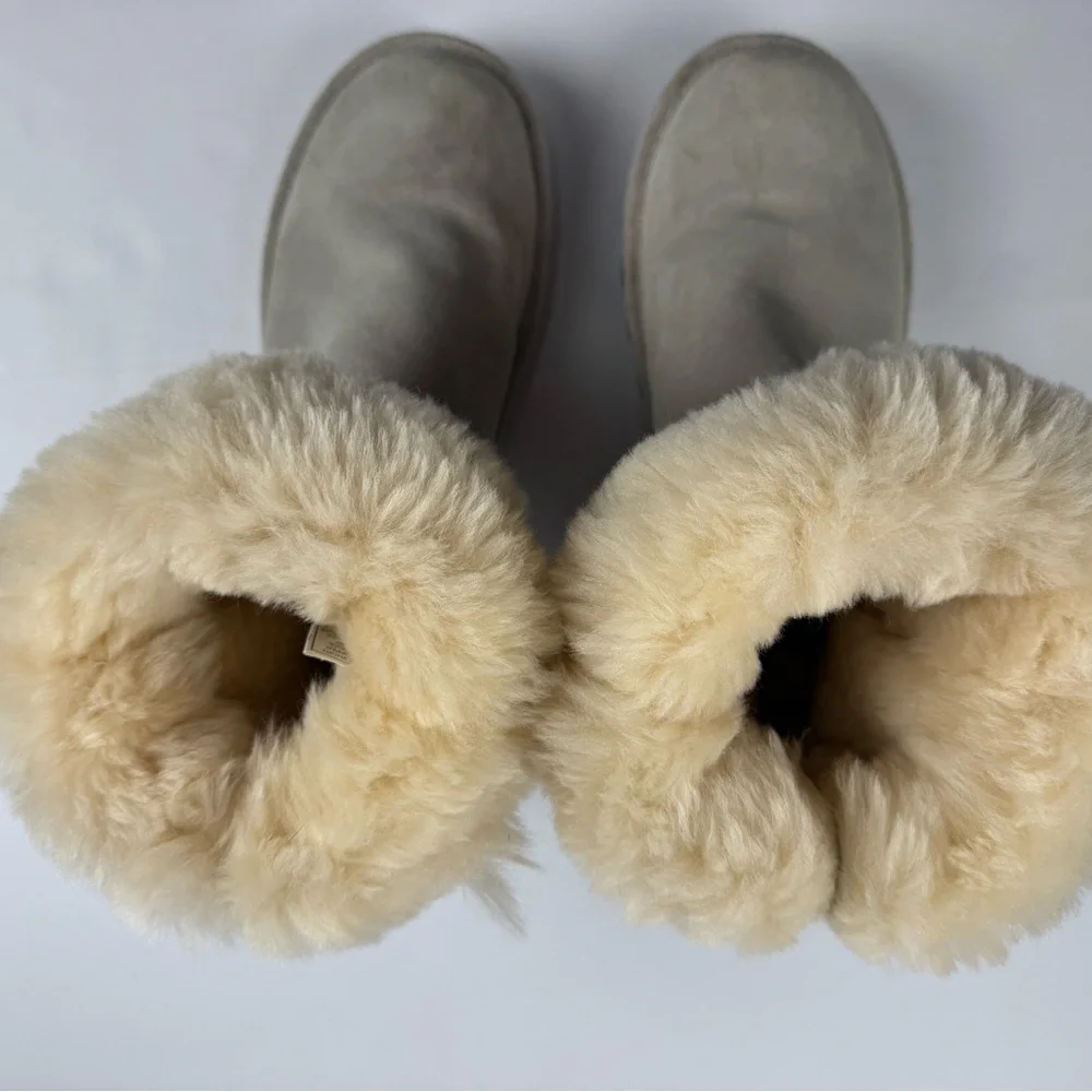 BearPaw women’s Elle Short boots In light gray suede size 8 like new